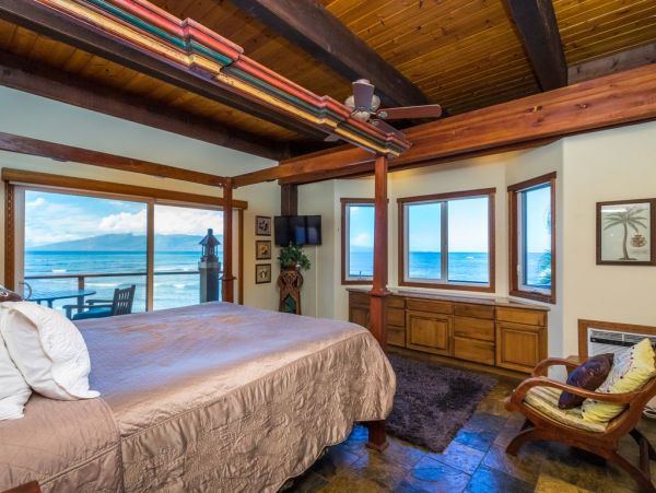 Ocean Front Sux Bedrooms Vacation Home in Kahana, Maui