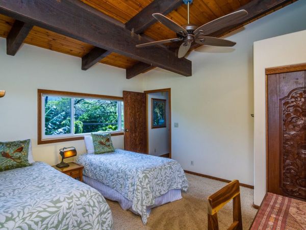 Ocean Front Sux Bedrooms Vacation Home in Kahana, Maui