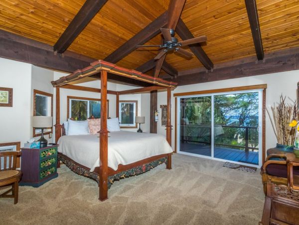 Ocean Front Sux Bedrooms Vacation Home in Kahana, Maui