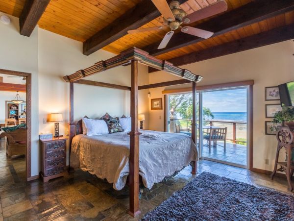 Ocean Front Sux Bedrooms Vacation Home in Kahana, Maui