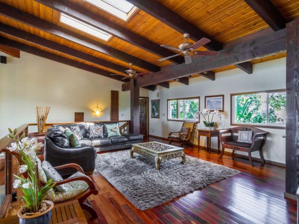 Ocean Front Sux Bedrooms Vacation Home in Kahana, Maui