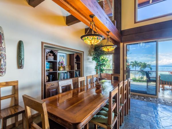 Ocean Front Sux Bedrooms Vacation Home in Kahana, Maui