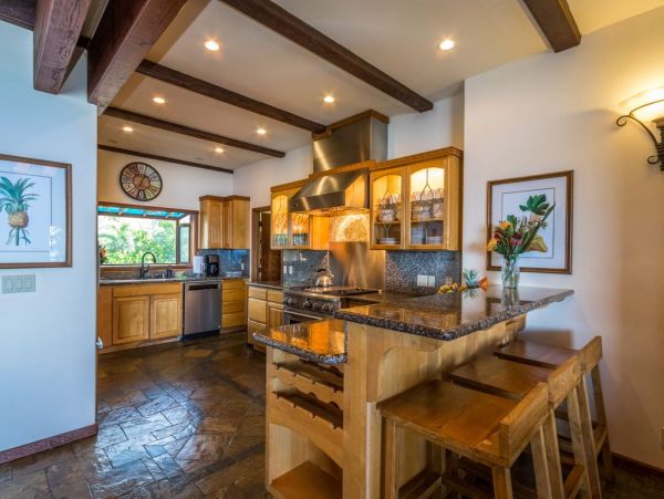 Ocean Front Sux Bedrooms Vacation Home in Kahana, Maui