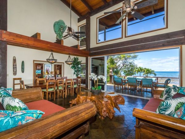 Ocean Front Sux Bedrooms Vacation Home in Kahana, Maui