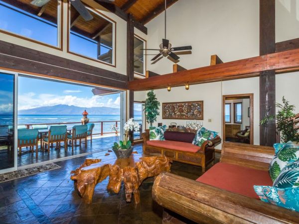 Ocean Front Sux Bedrooms Vacation Home in Kahana, Maui