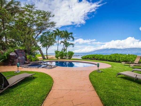Ocean Front Sux Bedrooms Vacation Home in Kahana, Maui