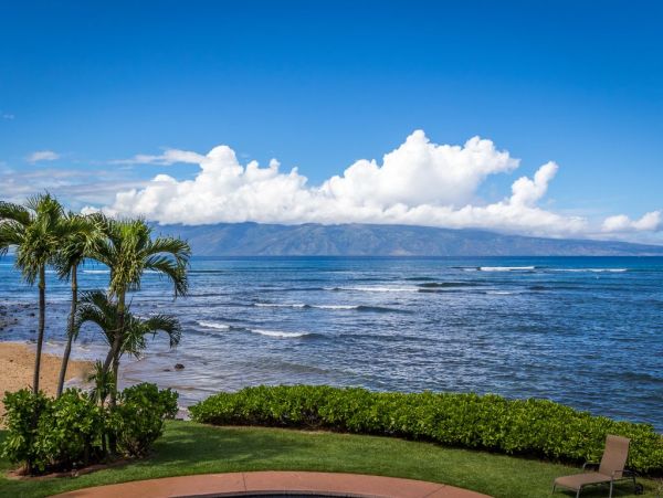 Ocean Front Sux Bedrooms Vacation Home in Kahana, Maui