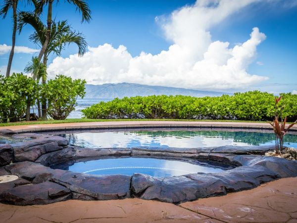 Ocean Front Sux Bedrooms Vacation Home in Kahana, Maui