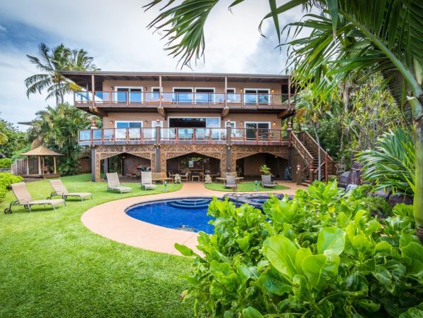 Ocean Front Sux Bedrooms Vacation Home in Kahana, Maui