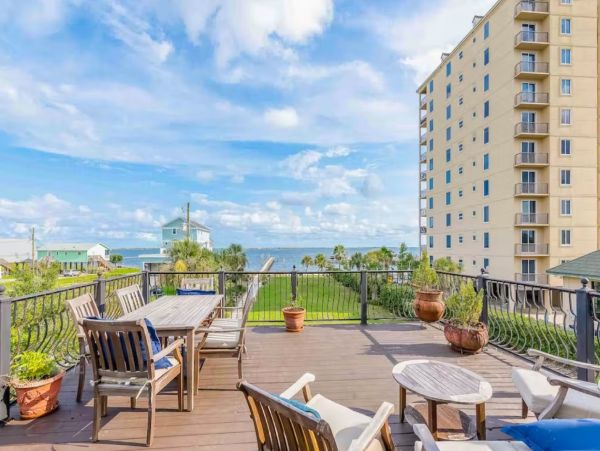 Bay Front 8 Bedroom + Loft Vacation Home in Pensacola