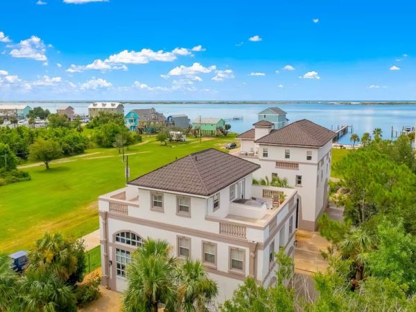 Bay Front 8 Bedroom + Loft Vacation Home in Pensacola