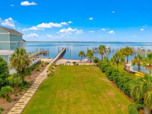 Bay Front 8 Bedroom + Loft Vacation Home in Pensacola