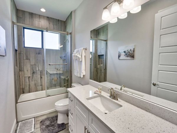 Four Bedroom Vacation Pool Home in Cape Coral