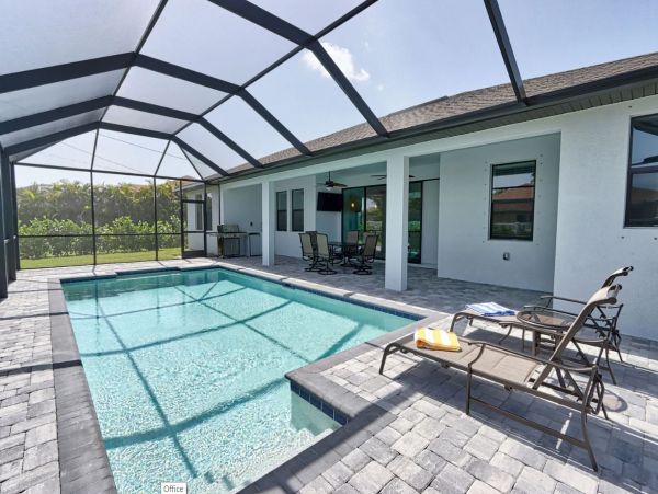 Four Bedroom Vacation Pool Home in Cape Coral