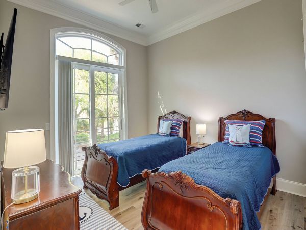 Amazing Oceanfront Rental with Separate Carriage House
