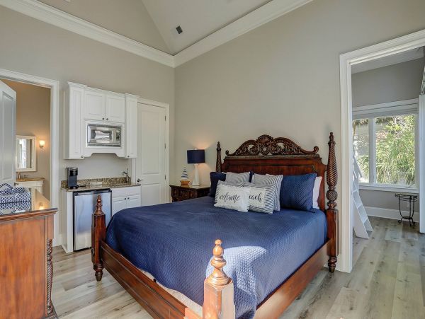 Amazing Oceanfront Rental with Separate Carriage House