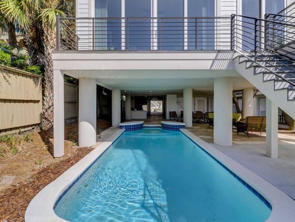 Amazing Oceanfront Rental with Separate Carriage House
