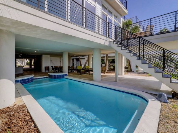 Amazing Oceanfront Rental with Separate Carriage House