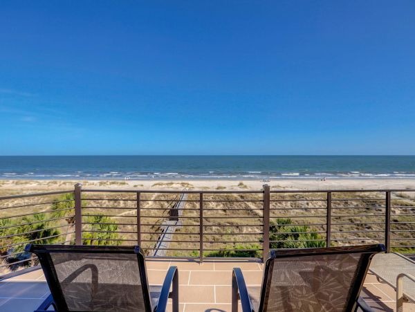 Amazing Oceanfront Rental with Separate Carriage House