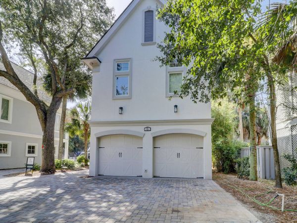 Amazing Oceanfront Rental with Separate Carriage House