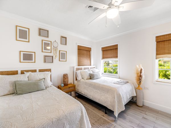 Marathon Vacation Pool Home Five Bedrooms Walk To Beach