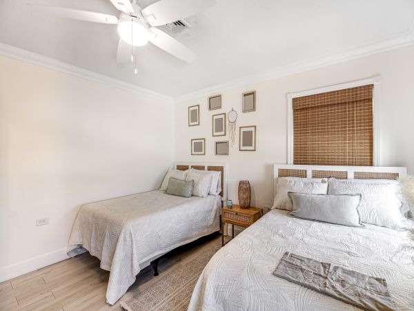 Marathon Vacation Pool Home Five Bedrooms Walk To Beach