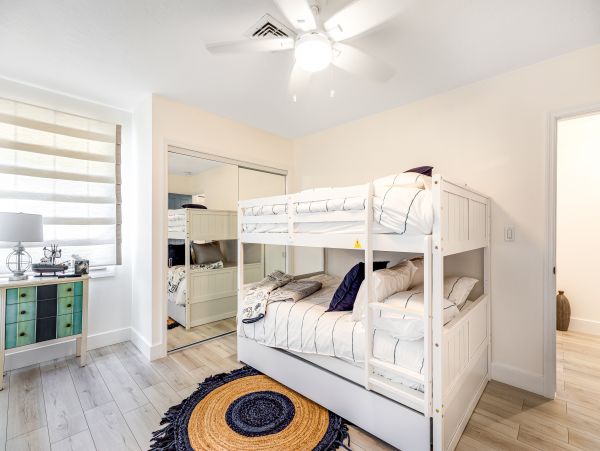 Marathon Vacation Pool Home Five Bedrooms Walk To Beach