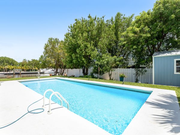Marathon Vacation Pool Home Five Bedrooms Walk To Beach