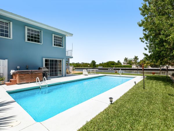 Marathon Vacation Pool Home Five Bedrooms Walk To Beach