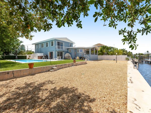 Marathon Vacation Pool Home Five Bedrooms Walk To Beach