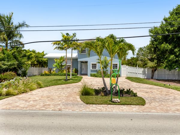Marathon Vacation Pool Home Five Bedrooms Walk To Beach