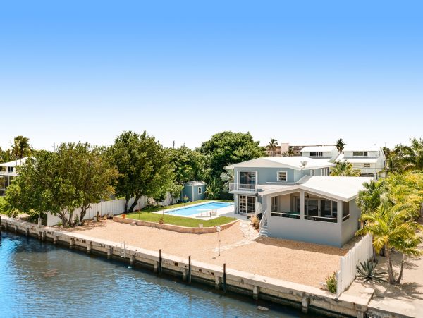 Marathon Vacation Pool Home Five Bedrooms Walk To Beach