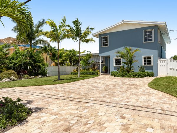 Marathon Vacation Pool Home Five Bedrooms Walk To Beach