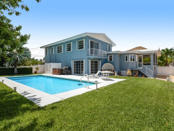 Marathon Vacation Pool Home Five Bedrooms Walk To Beach
