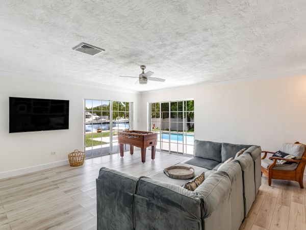 Marathon Vacation Pool Home Five Bedrooms Walk To Beach