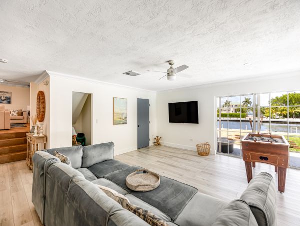 Marathon Vacation Pool Home Five Bedrooms Walk To Beach
