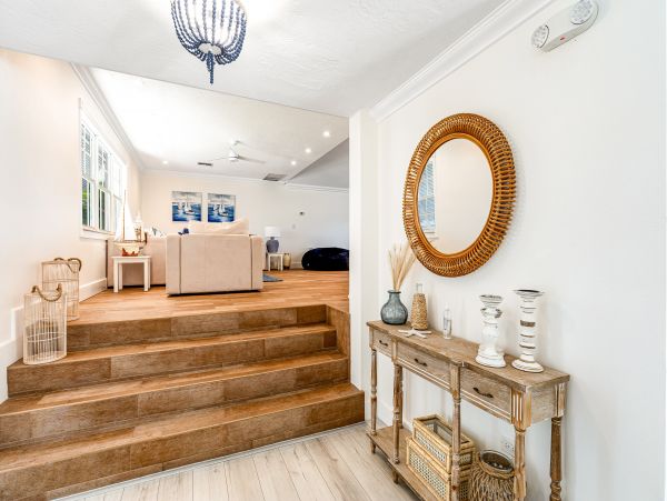 Marathon Vacation Pool Home Five Bedrooms Walk To Beach