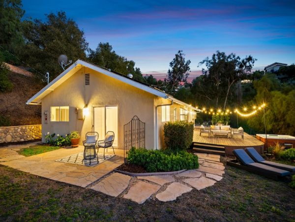 Beautiful 3 Bedroom Home in Santa Barbara Sleeps 6