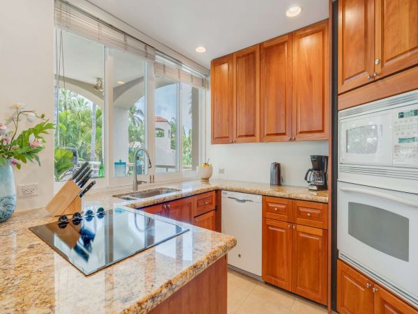 Ocean Views Vacation Condo in Kihei Two Bedroom