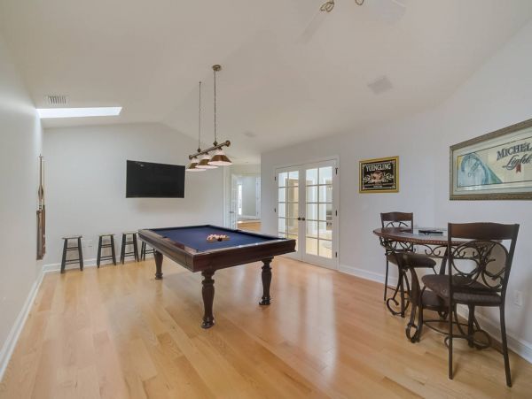 Pool anyone?! Enjoy, have a drink and watch TV while shooting a game of pool
