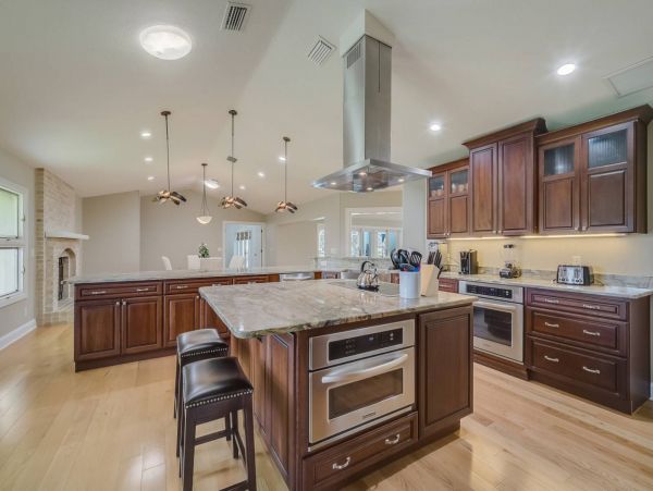 High end appliances, wine fridge and more!