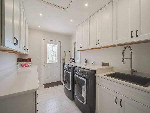 Large laundry room off kitchen