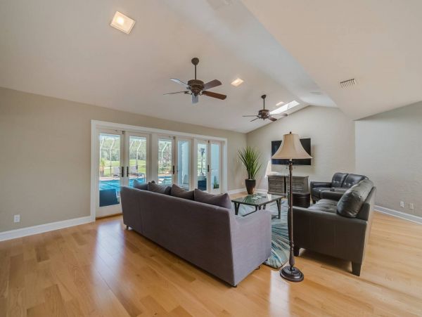 Spacious living room and open area for guests to move around