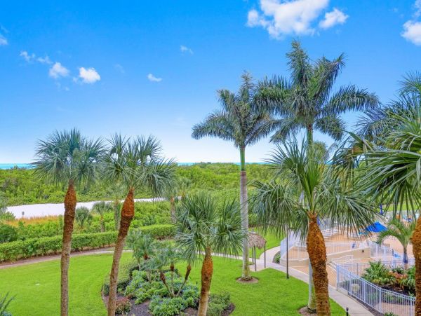 Luxury 2 Bedroom Vacation Condo in Marco Island Steps from Beach