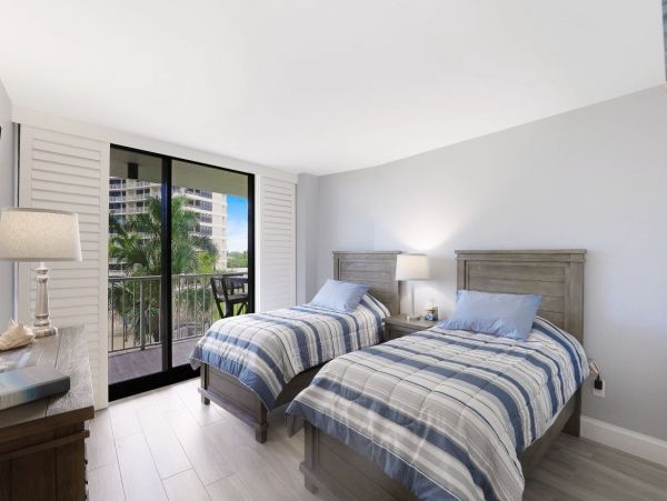 Luxury 2 Bedroom Vacation Condo in Marco Island Steps from Beach