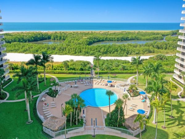 Luxury 2 Bedroom Vacation Condo in Marco Island Steps from Beach