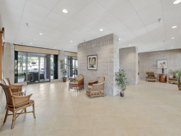 Luxury 2 Bedroom Vacation Condo in Marco Island Steps from Beach