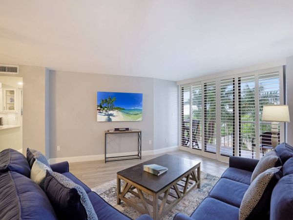 Luxury 2 Bedroom Vacation Condo in Marco Island Steps from Beach