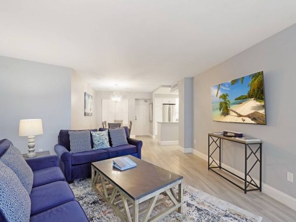 Luxury 2 Bedroom Vacation Condo in Marco Island Steps from Beach
