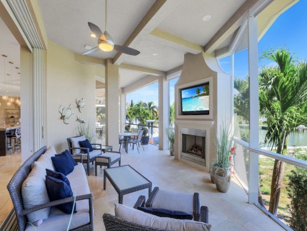 Waterfront Vacation Rental with 3 Bedrooms in Marco Island